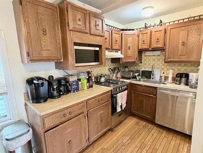 Building Photo - 6 Marie Ave