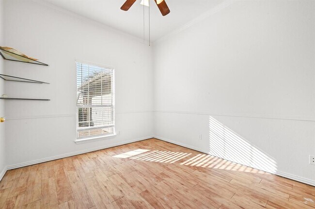 Building Photo - 1665 Amberwood Loop