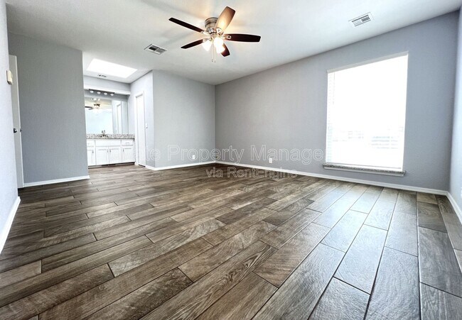 Building Photo - 12400 Doons Dr