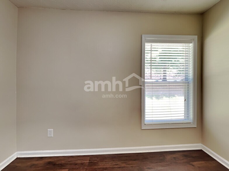 Building Photo - 311 Barberry Pl