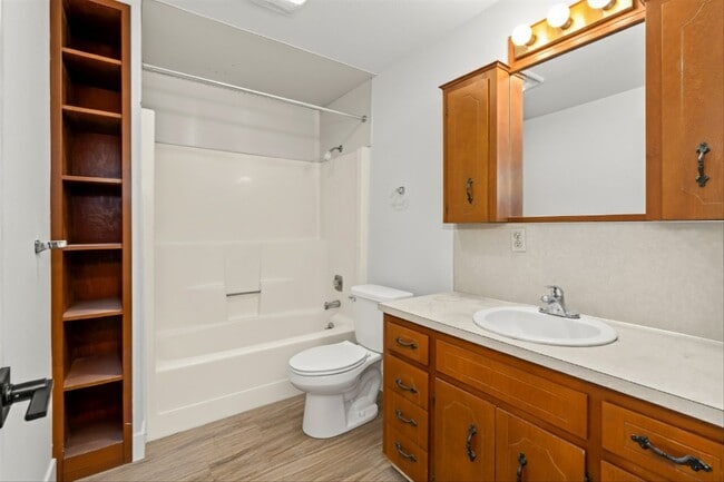 Building Photo - McKinley Duplex