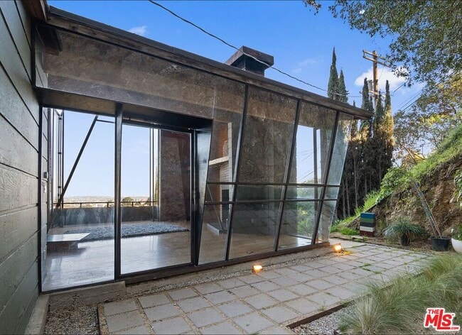 Building Photo - 8663 Nash Dr