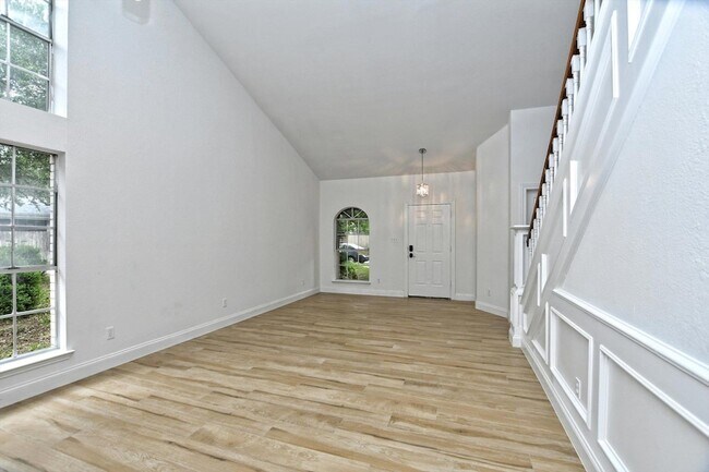 Building Photo - 17607 Klamath Falls Dr