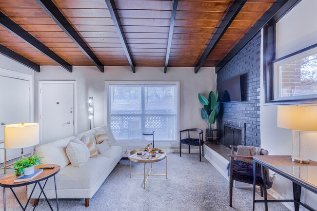 Building Photo - 7739 Peach Tree Ln