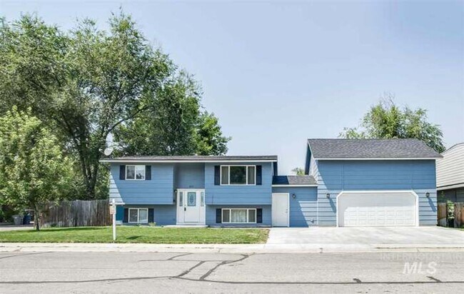 Primary Photo - 4 Bedroom 2 Bath Home Boise North End