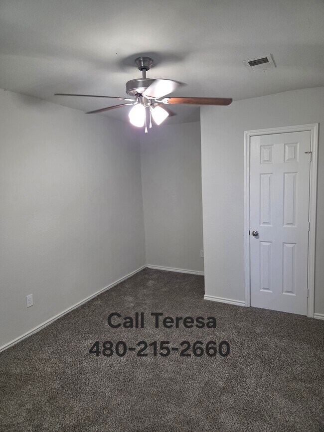 Building Photo - 4325 Chestnut Dr