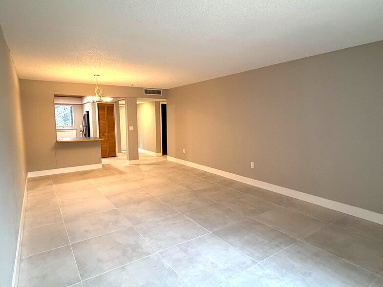 Building Photo - 701 SW 75th St