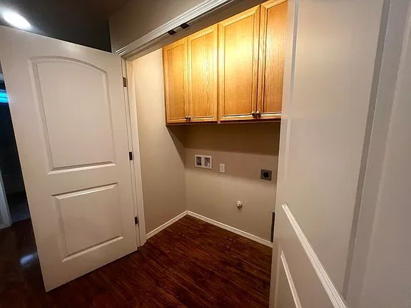 Building Photo - "Charming 3-Bedroom Oasis with Cozy Fireplace in Veneta – 1268 Sq Ft of Comfort!"
