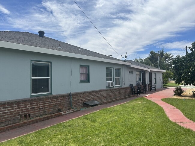 Building Photo - 1301 Higbee Dr