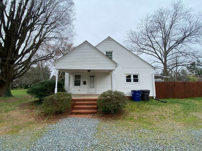 Building Photo - 4025 Robinhood Rd