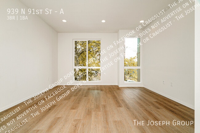 Building Photo - 939 N 91st St