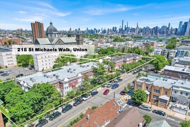 Building Photo - 218 St Michaels Walk