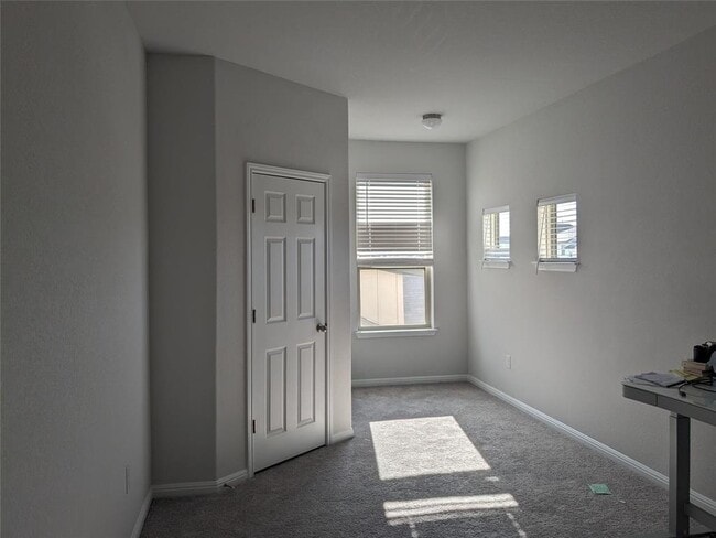 Building Photo - 105 Durmont Pass