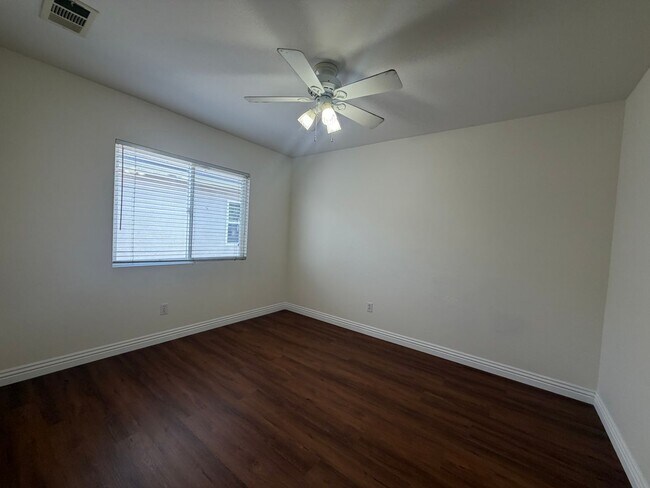 Building Photo - 1683 Falcon Peak St
