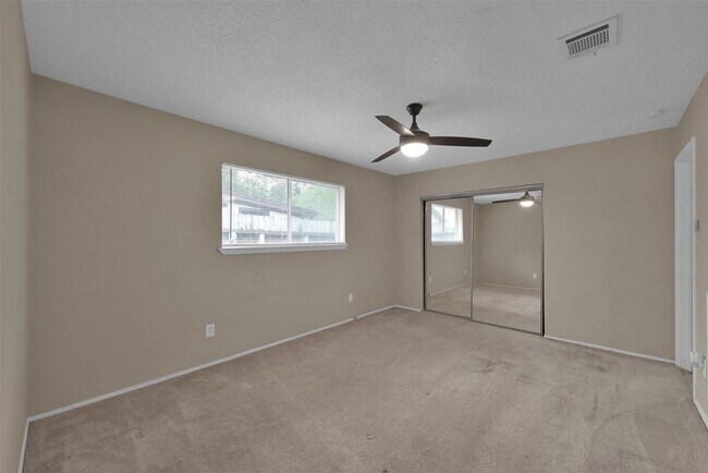 Building Photo - 16858 Gleneagle Dr N