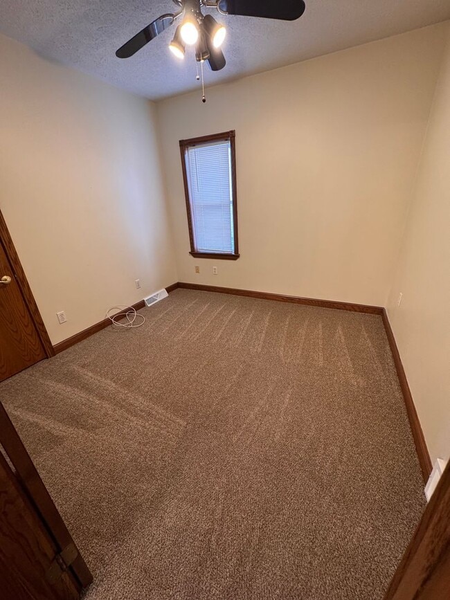 Building Photo - 27 Gordon St