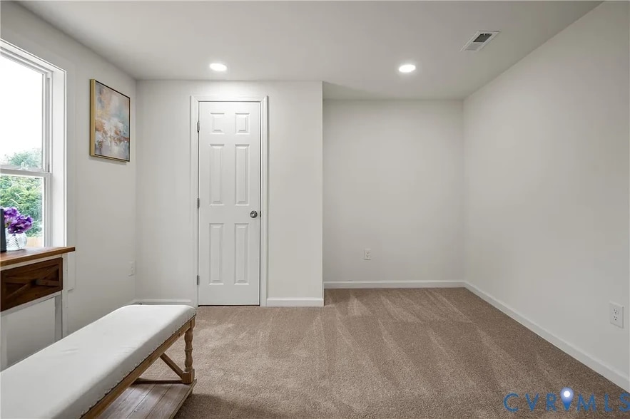 Building Photo - 423 Harding St