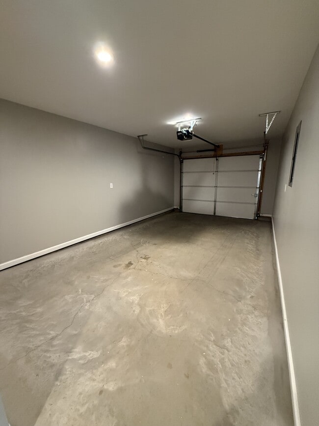 Building Photo - 234 Longwood Ln.