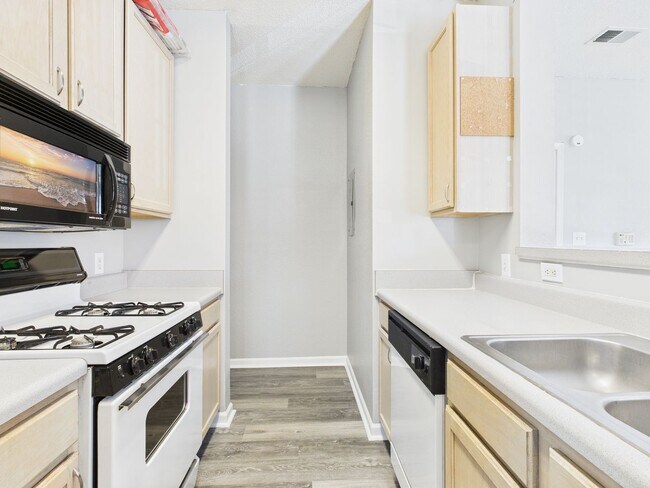 Building Photo - 801 Brassie Ln