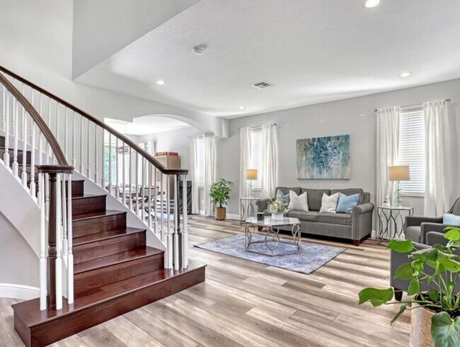 Building Photo - 2227 Ridgewood Cir