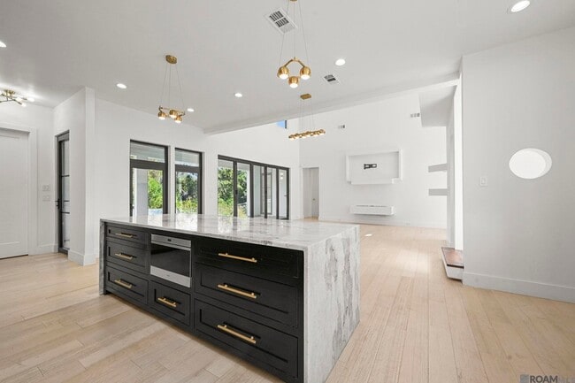 Building Photo - 9825 Fawn Vw Dr