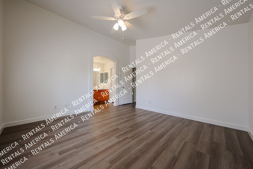 Building Photo - 10845 E Dragoon Ave