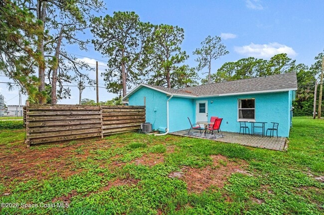 Building Photo - 302 Palm Ave