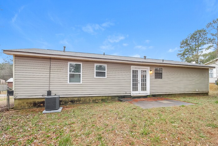 Building Photo - 612 Ralph Rd SE