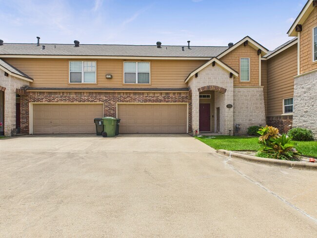 Building Photo - 1812 W Villa Maria Rd