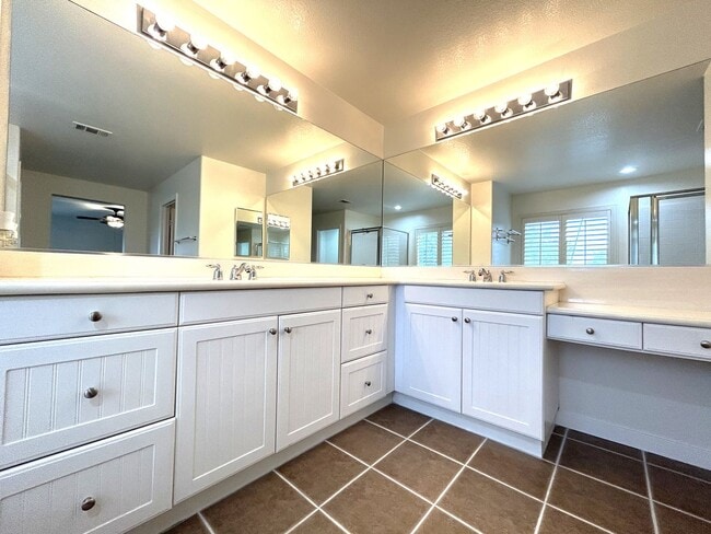 Building Photo - AVAILABLE NOW!! Fully Furnished 5 Bedroom 2.5 Bathroom Two Story Home in Beaumont!!