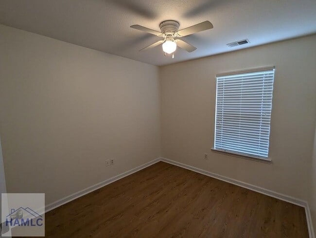 Building Photo - 130 Willow Oak Dr