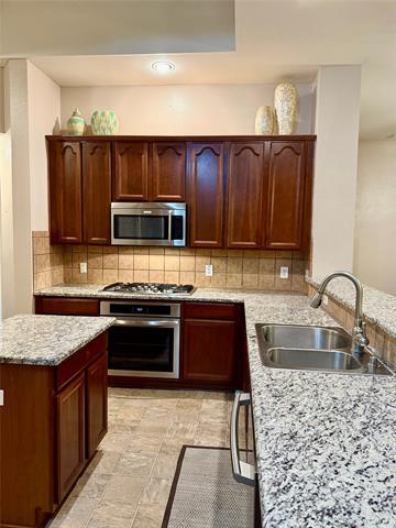 Building Photo - 3210 W Glenwood Dr