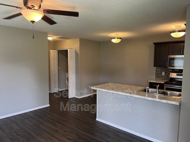 Building Photo - 2502 Alma St