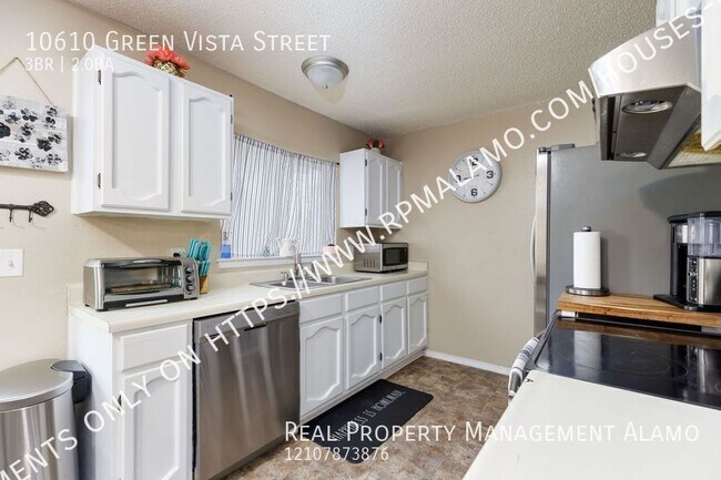 Building Photo - 10610 Green Vista St