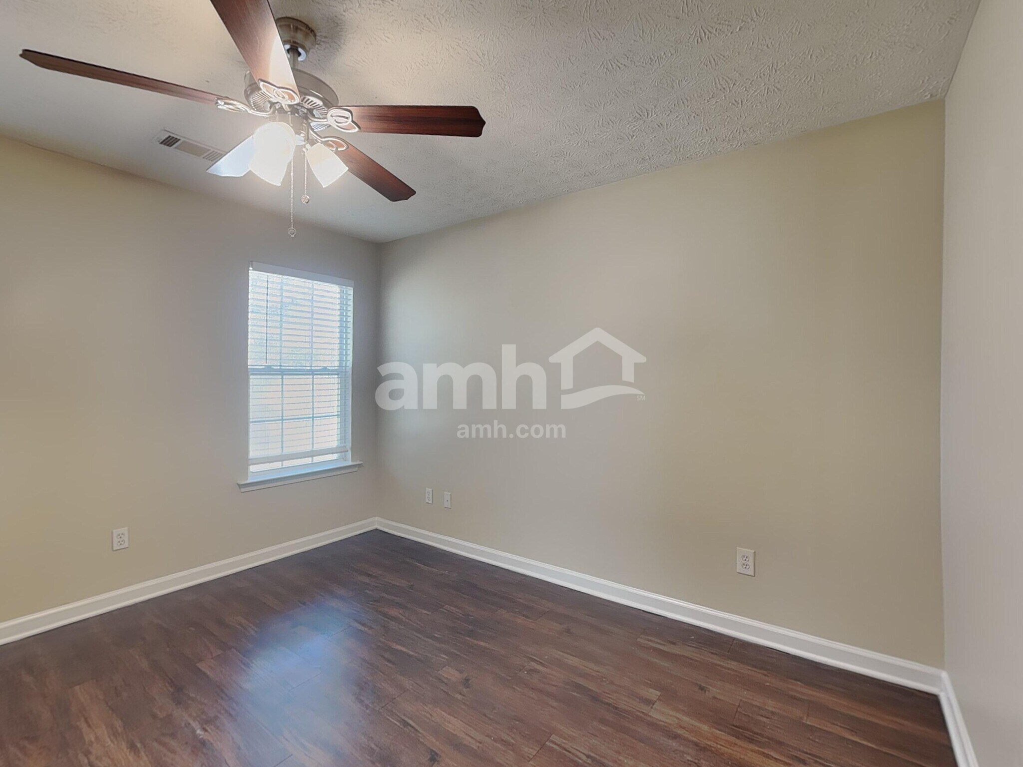 Building Photo - 705 St Charles Ave