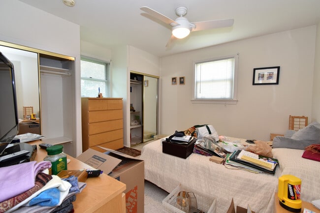 Building Photo - Fantastic 4 Bedroom, 3 Full Bathroom, Close in Bethesda Home!