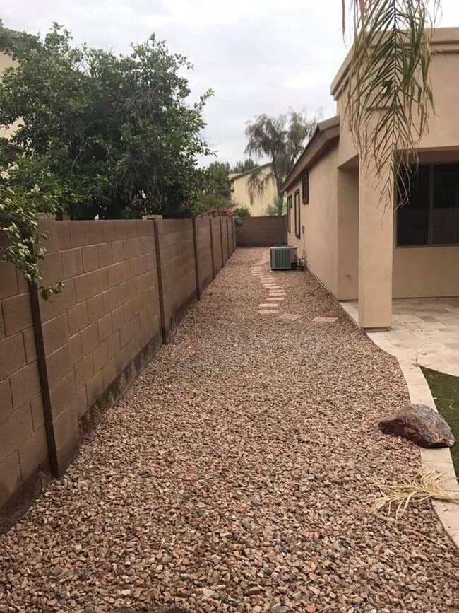 Building Photo - 3-bedroom in gated community w/community pool