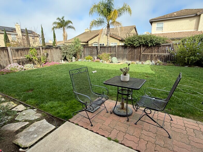 Building Photo - 825 Goodchild Ln