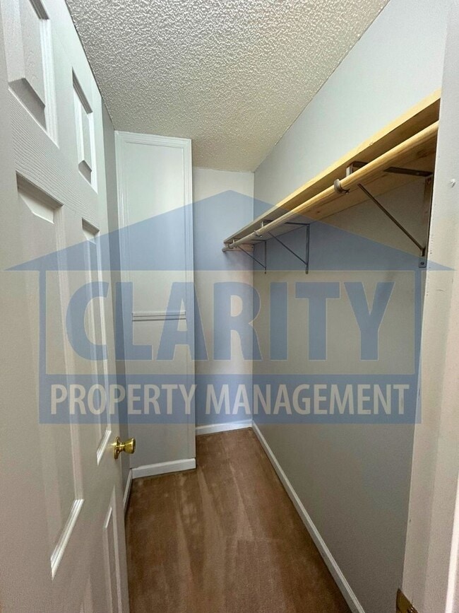 Building Photo - Three bedroom home in a quiet neighborhood!