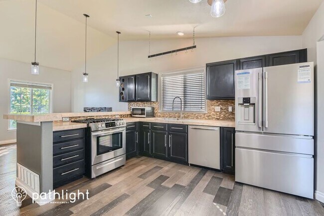 Building Photo - 193 1375 N