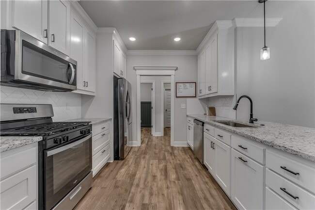 Building Photo - 13 Hinckley Cir
