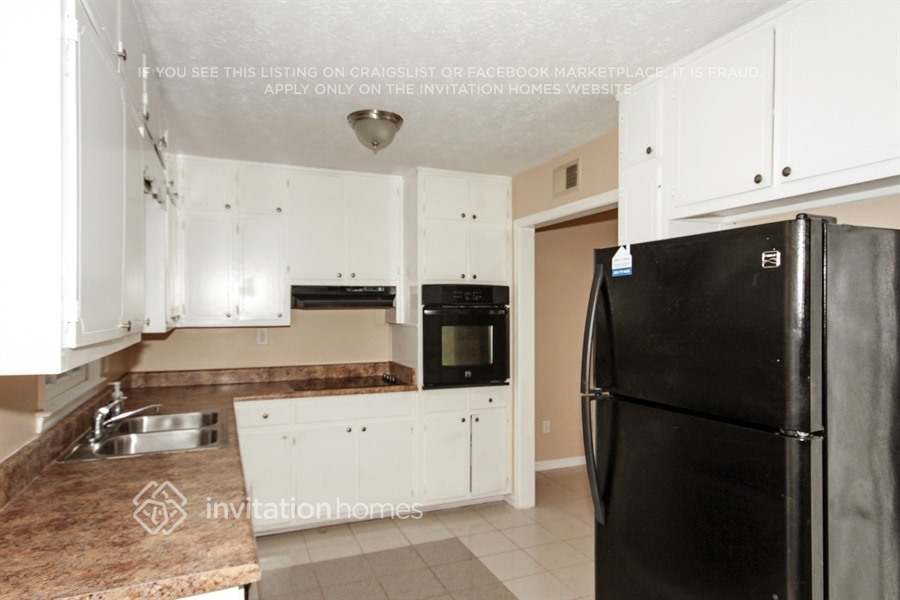 Building Photo - 1165 Golden Cir SW