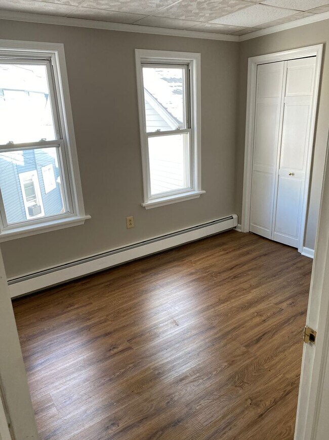 Building Photo - 406-408 Railroad Ave