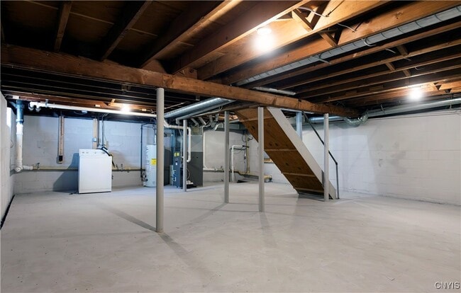 Building Photo - 202 Fairway Dr