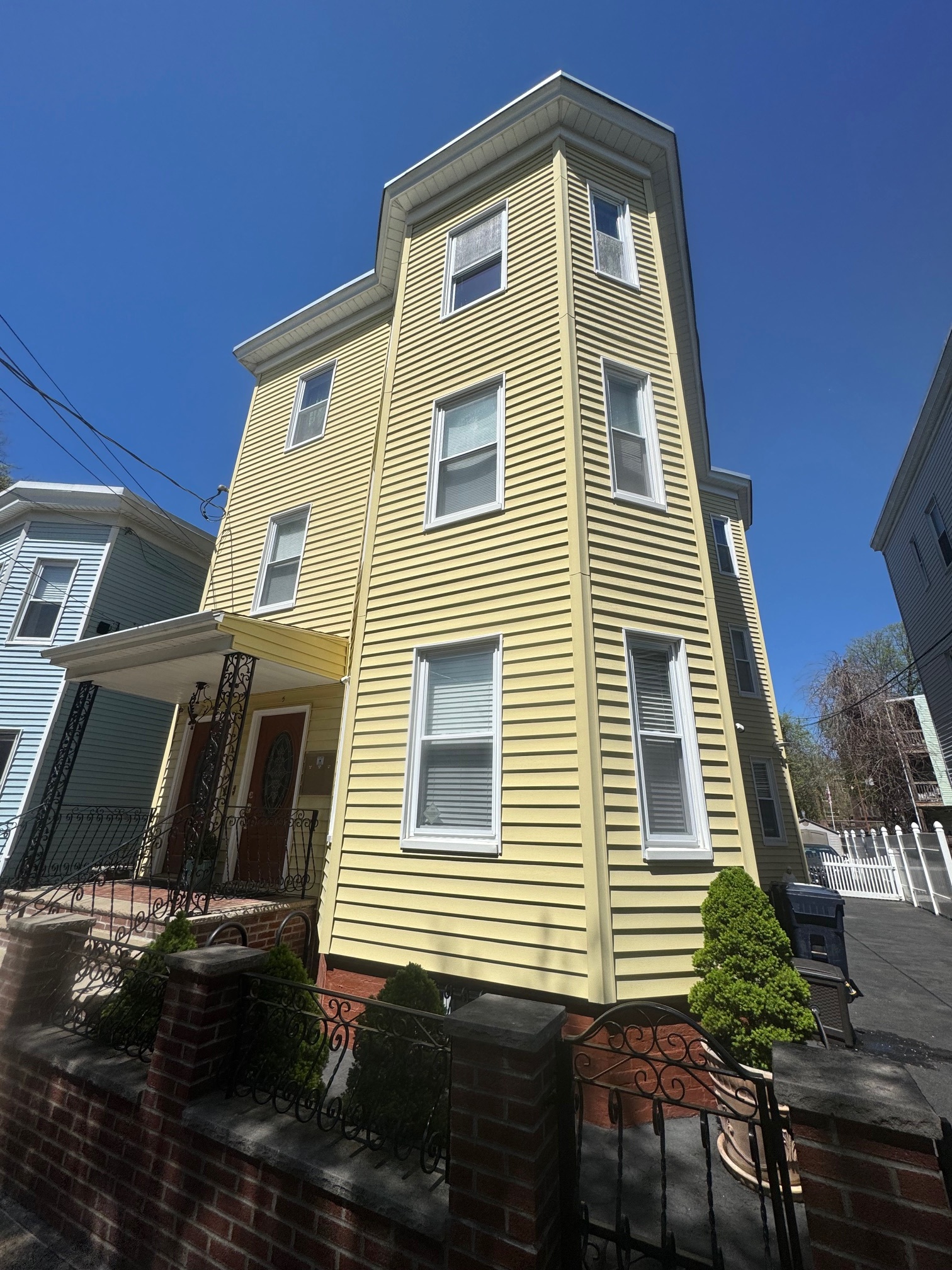 Building Photo - 5 Palermo St