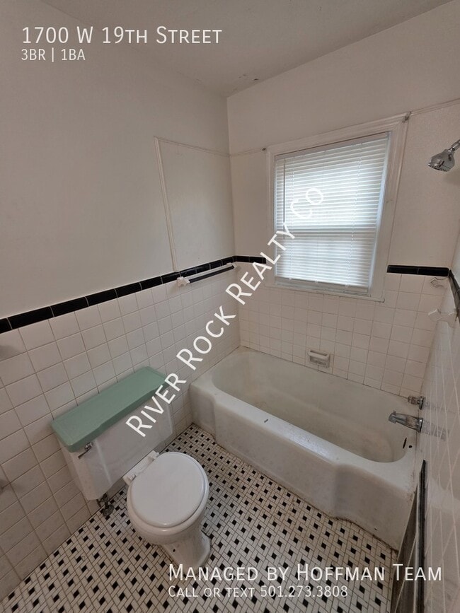 Building Photo - 1700 W 19th St