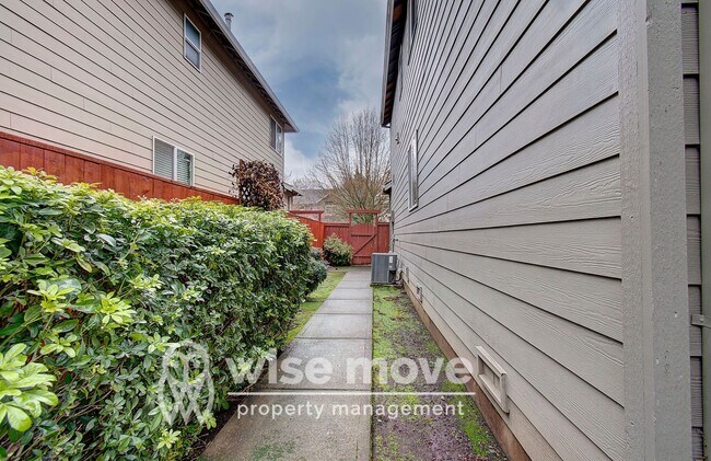 Building Photo - East Vancouver- Beautiful 5 bedroom