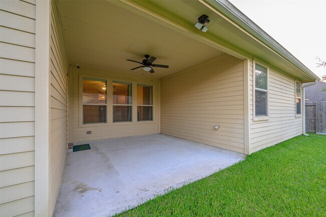 Building Photo - 12805 Shady Springs Dr