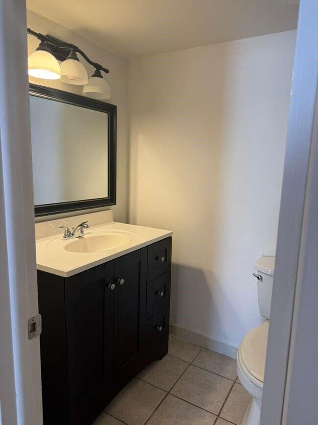 Building Photo - 733 SE 1st Way