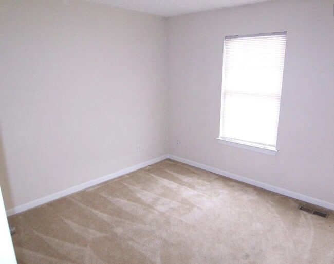 Building Photo - Middle River Townhome!